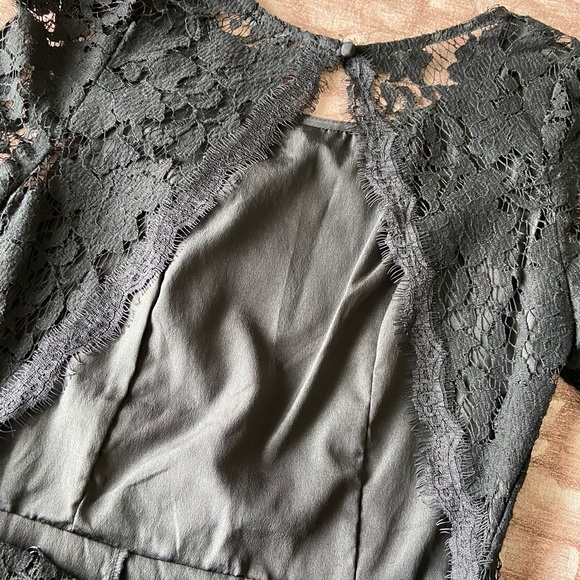 BACKLESS LACE DRESS - Picture 12 of 14